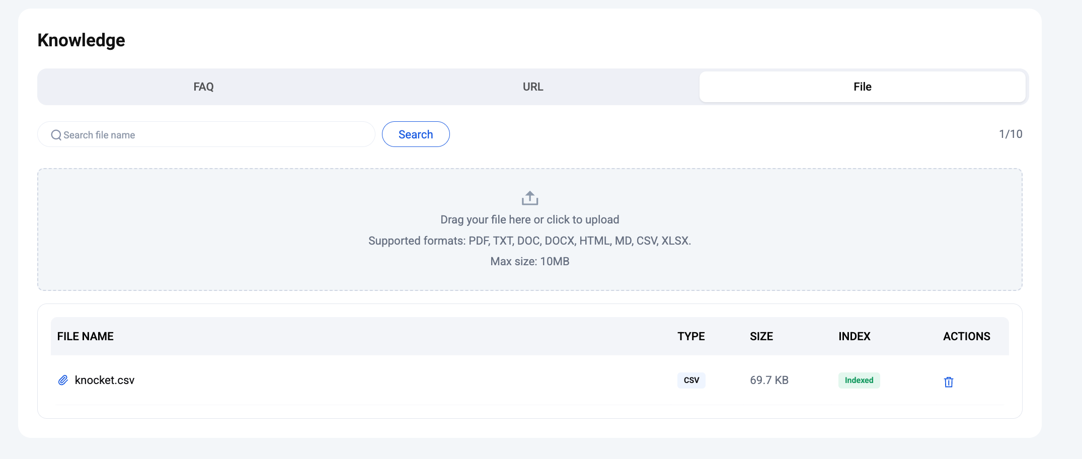 Pagina della knowledge base: scheda File attiva, con area di caricamento tramite trascinamento, formati supportati (PDF, TXT, DOC, DOCX, HTML, MD, CSV, XLSX), limite di 10 MB e file knocket.csv indicizzato di 69,7 KB