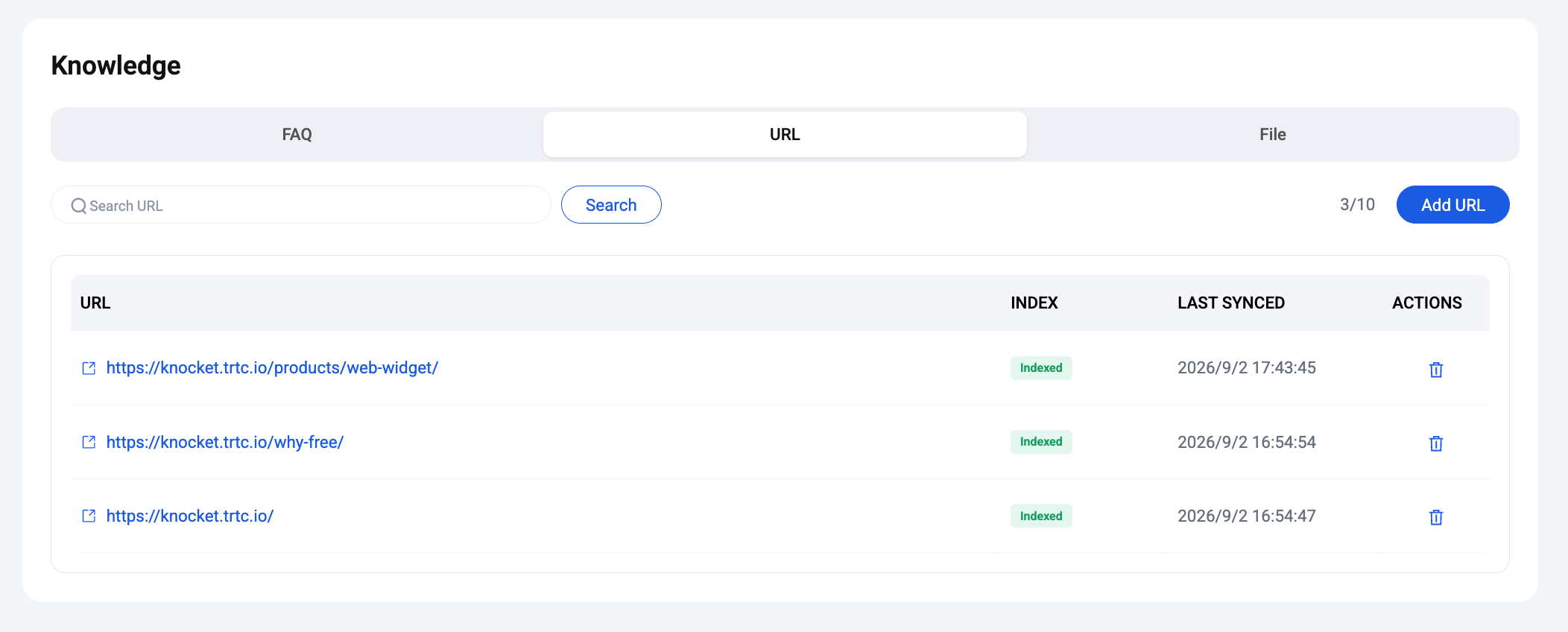 Pagina Conoscenze — Scheda URL attiva, con il pulsante Aggiungi URL e tre righe indicizzate: knocket.trtc.io/products/web-widget, /why-free e il dominio principale, ciascuna con un badge Indicizzato e l'indicazione della data e dell'ora dell'ultima sincronizzazione